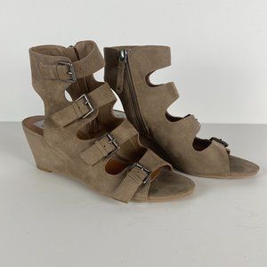 DV DOLCE VITA Leeann Buckle Gladiator Wedge Taupe